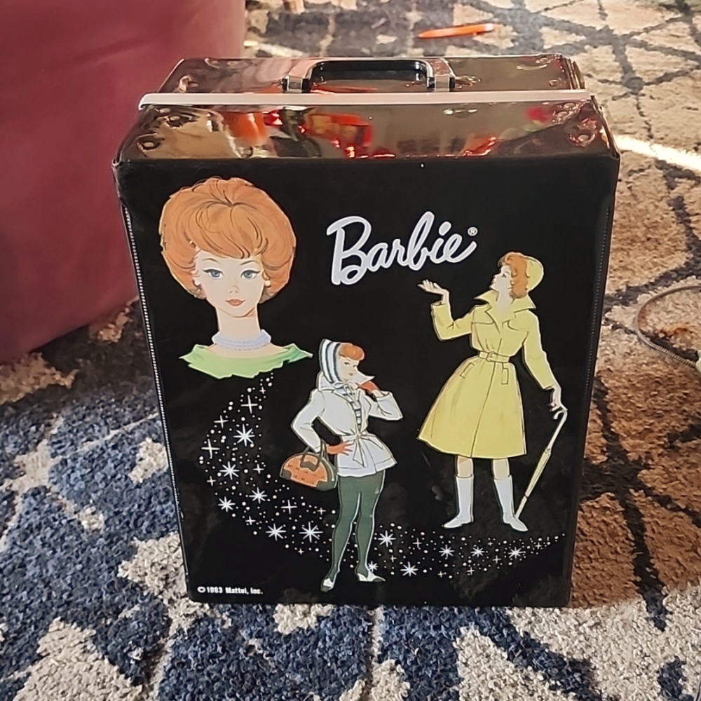 Accessories for: BARBIE / MIDGE circa 1963Black vinyl and cardboard TRAVEL TRU